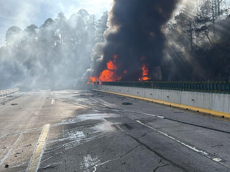 Pipa de gas se incendió en autopista México-Puebla