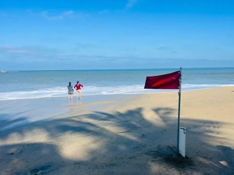 Playas de Nayarit con bandera roja