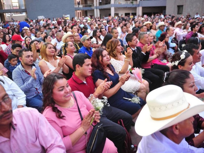 Preparan ceremonia para realización de matrimonios colectivos