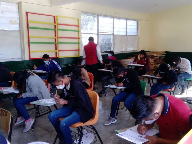 Presentan examen presencial aspirantes a Escuela  Normal Rural Mactumactzá