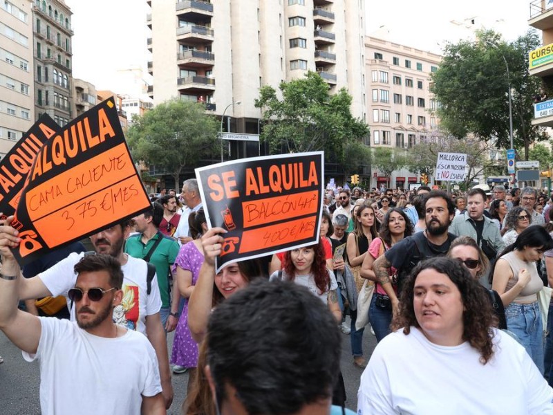 Protesta masiva en Valencia contra precios desorbitados de vivienda