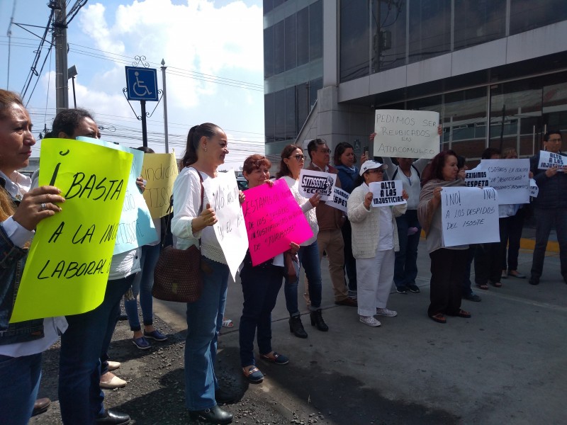 Protestan trabajadores del ISSSTE en Toluca