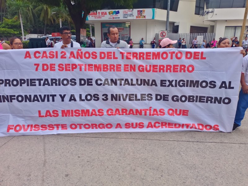 Protestas afuera de donde AMLO realizó conferencia matutina en Acapulco