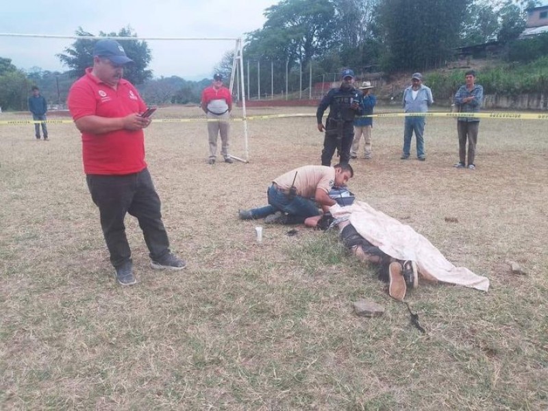 Rayo mata a beisbolista en Cosautlán