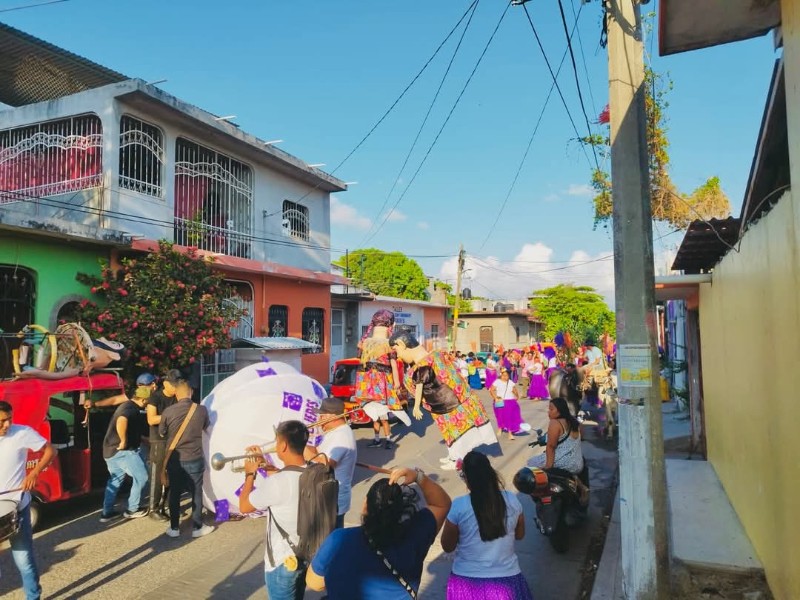 Realizan calenda por Día Internacional de la Mujer en Juchitán 