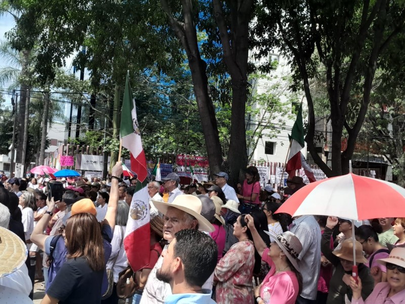 Realizan concentración contra la sobrerrepresentación en el INE Jalisco