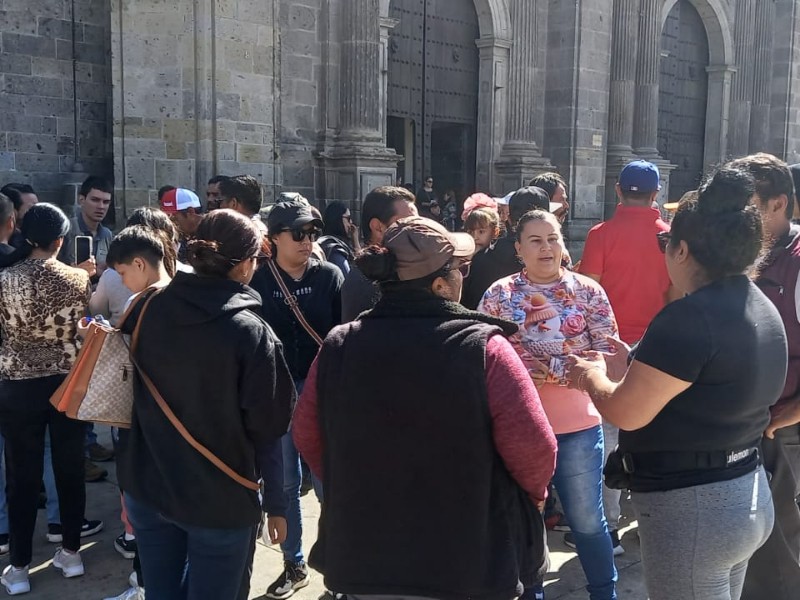 Realizan manifestación trabajadores de Caabsa Eagle