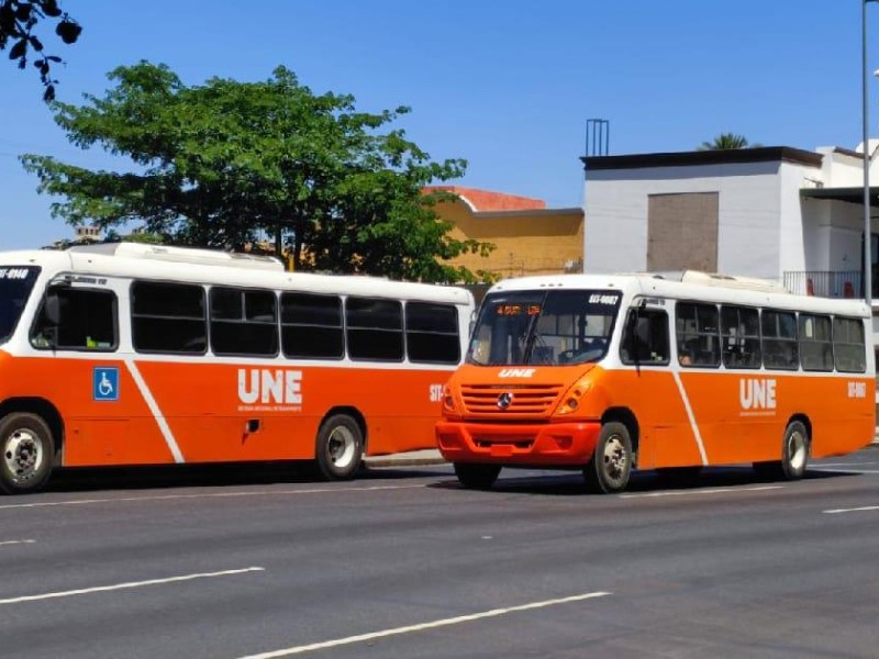 Recomiendan abordar con tiempo transporte público por rutas alternas