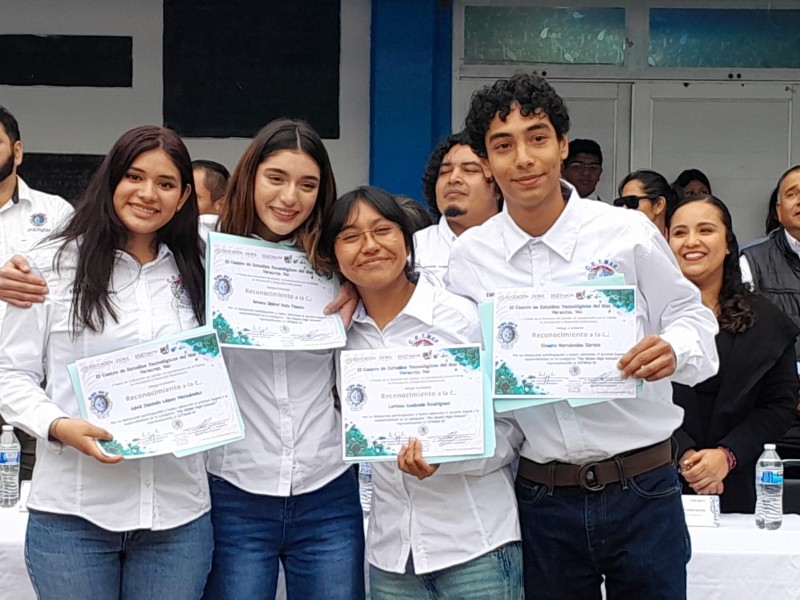 Reconocen a estudiantes del CETMAR por su triunfo en Dubái