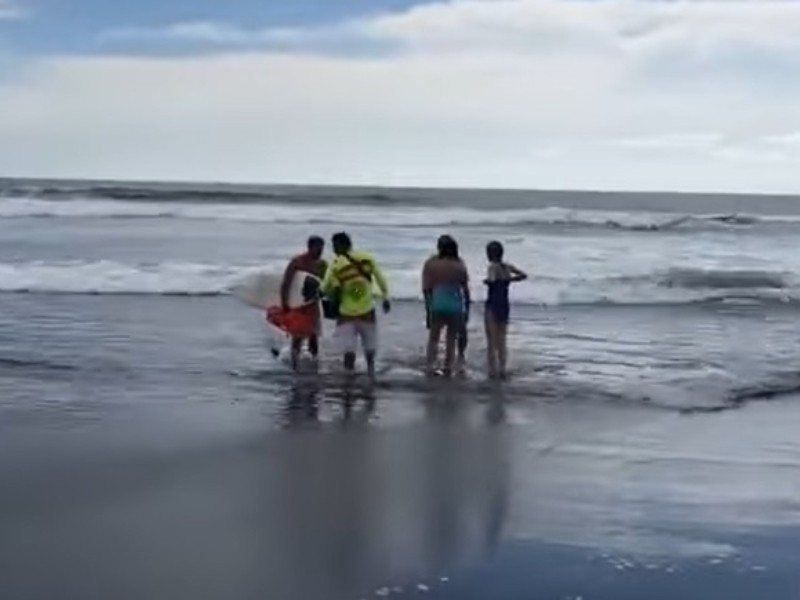 Rescatan a seis personas en playas El Real y Paraíso