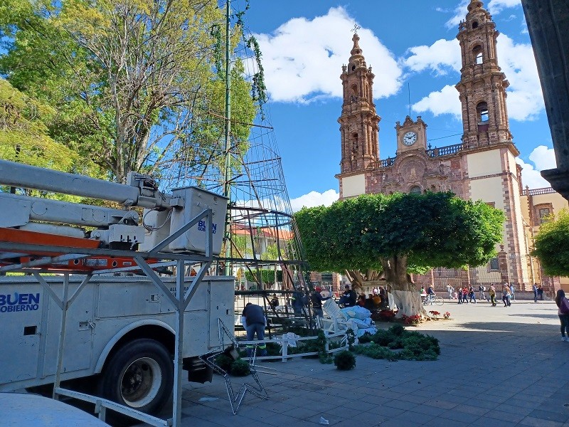 RETIRAN ARBOL NAVIDEÑO