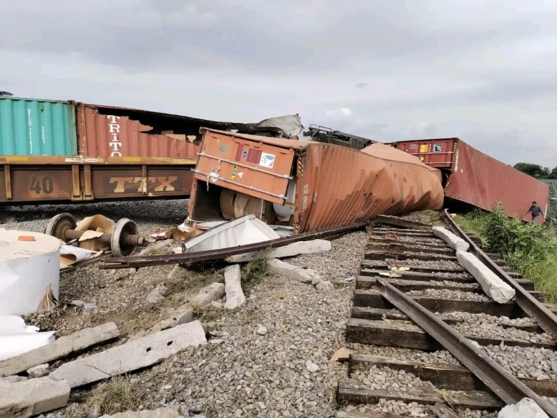 Retiro de vagones descarrilados en La Barca demorará varios días