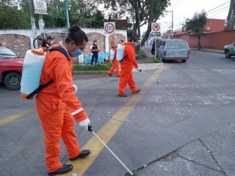 Sanitizan tianguis Toluca y Revolución en Xalapa