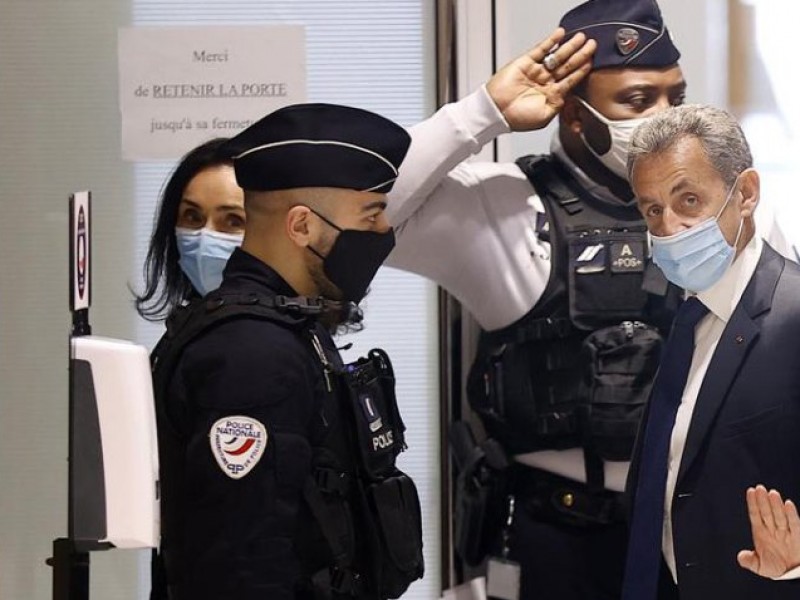 Sarkozy, condenado a tres años de cárcel por corrupción