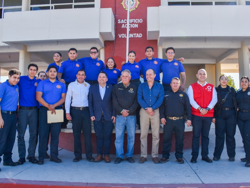 Se gradúan elementos de la Academia de Formación para Bomberos