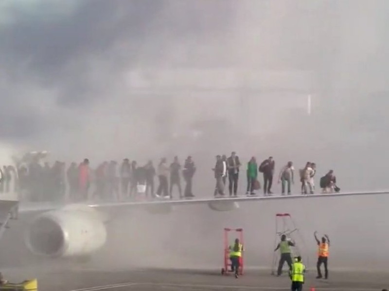 Se Incendia Avión de American Airlines en Aeropuerto de Denver