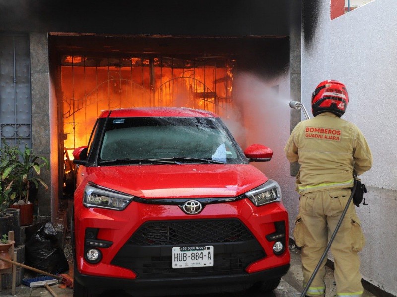 Se incendia vivienda en la colonia Jardines Alcalde de Guadalajara