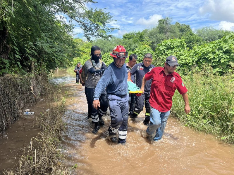 Se inundan 10 viviendas tras desbordamiento del río Cutzamala, Pungarabato