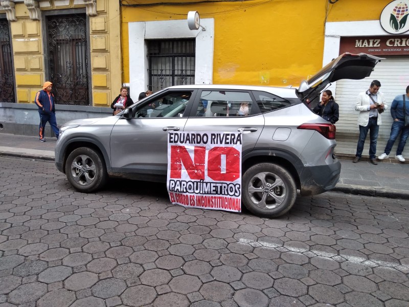 Se manifiestan vecinos en contra de pago de parqímetros