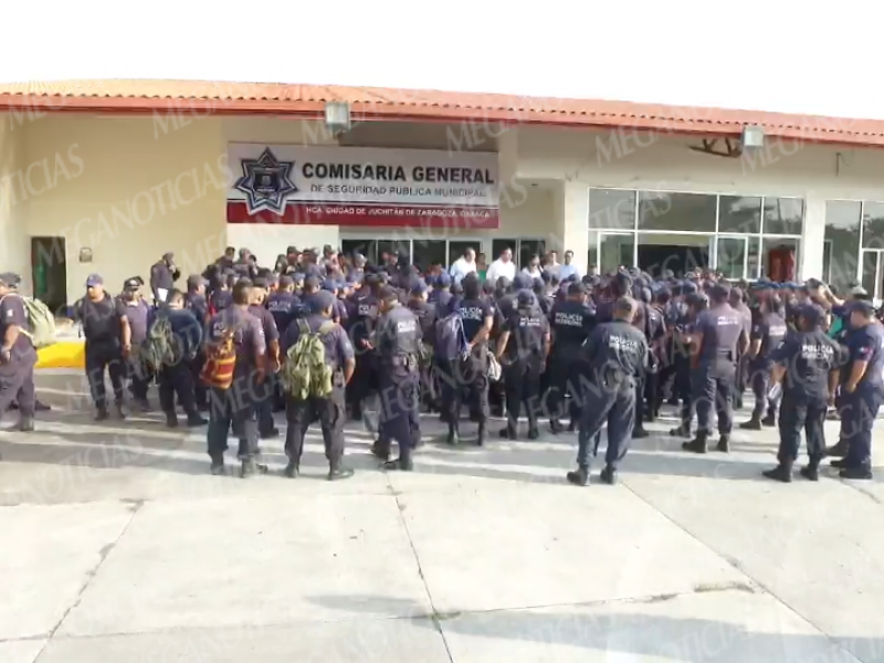 Se reúnen policías con integrantes del cabildo Juchiteco