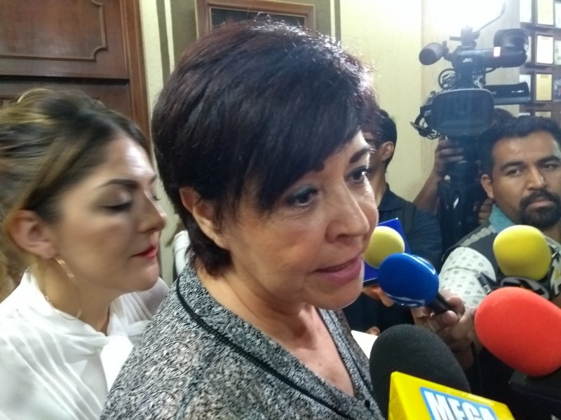 Se va regidora de campaña con López Santillana
