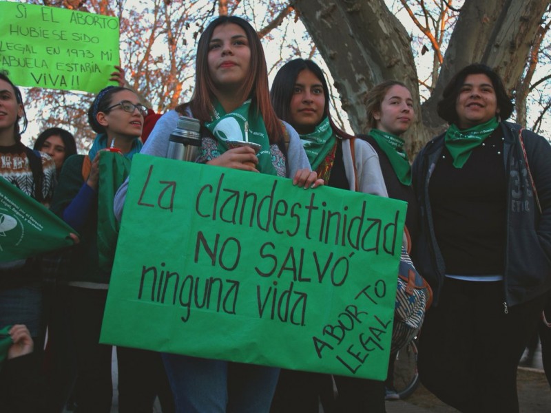 Senado de Argentina inicia histórica sesión por aborto