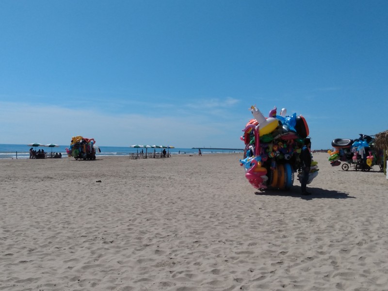 Sin control, el ambulantaje en playas de Tuxpan
