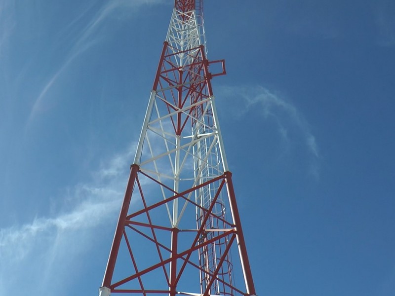 Sin fecha para reubicar antena de telecomunicaciones de escuela primaria