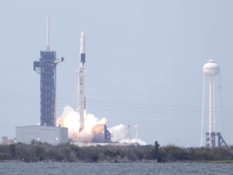 SpaceX envía exitosamente satélite espía en última misión de 2020