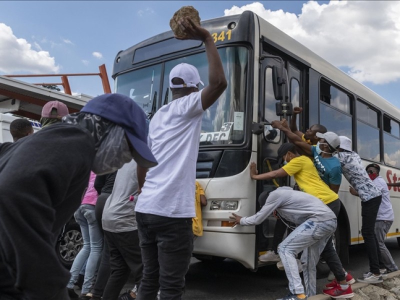 Sudáfrica: van 72 muertos tras violentas protestas