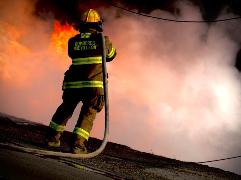 Suman 239 incendios en Nuevo León, se mantiene contingencia ambiental