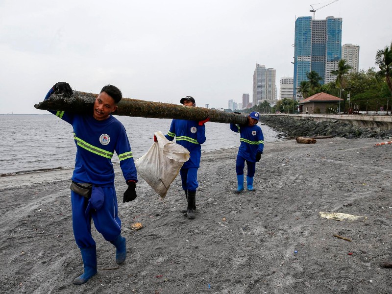 Supertifón Man-yi tocó tierra en Filipinas, miles desplazados