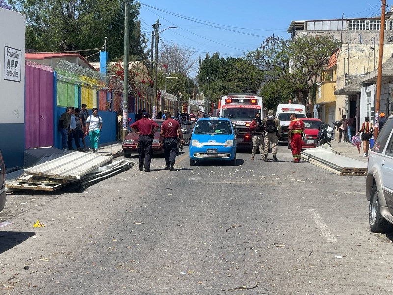 Techo de escuela a punto de causar una tragedia