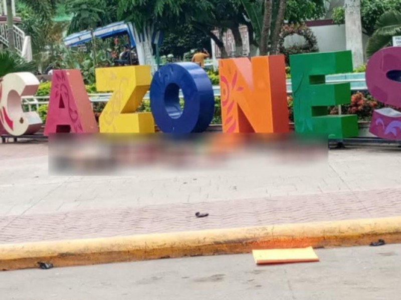 Tiran cuerpos frente a Palacio Municipal de Cazones, Veracruz