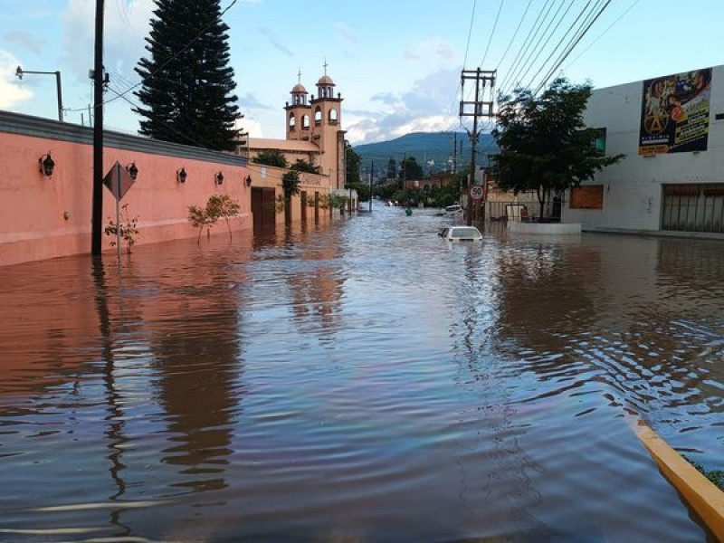 Tormenta causa estragos en calles de El Grullo