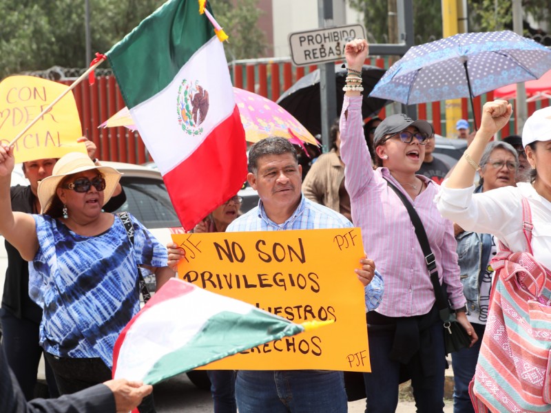 Trabajadores del Poder Judicial se manifestaron frente a Banxico