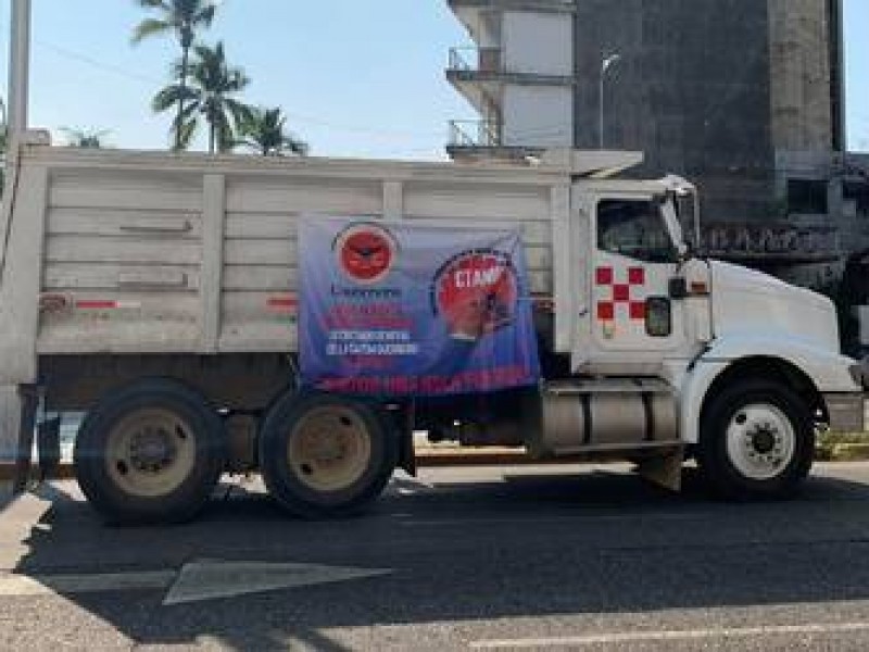 Transportistas bloquean la costera de Acapulco; en Chilpancingo hicieron caravana