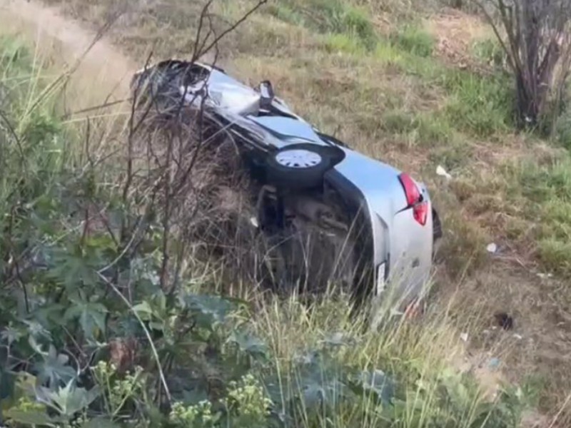 Volcadura de auto deja a una persona fallecida en Tonalá