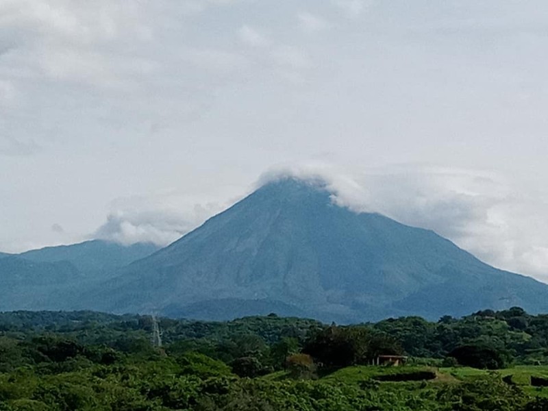 Volcán registra dos sismos y un derrumbe en última semana