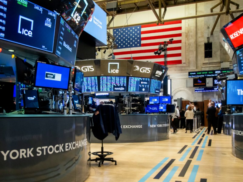 Wall Street cae tras anuncio de nuevos aranceles de EU