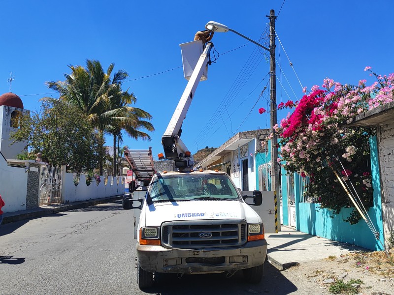 Ya tienen alumbrado; atienden denuncia de vecinos de Lomas Verdes